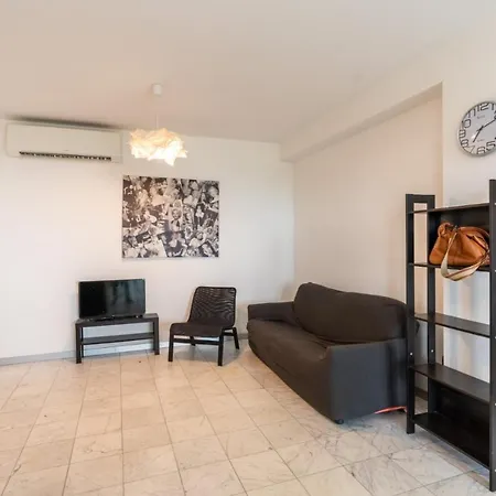 Beachfront Luxurious Newly Built 2-bed Flat With Stunning Sea Views & Terrace Roseto Degli Abruzzi