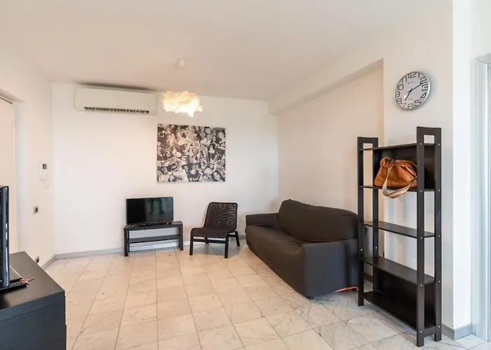 Beachfront Luxurious Newly Built 2-bed Flat With Stunning Sea Views & Terrace روزيتو ديلي أبروتسي