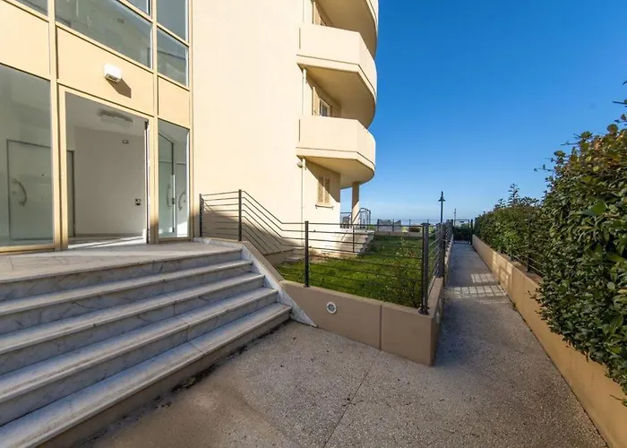 Appartamento Beachfront Luxurious Newly Built 2-bed Flat With Stunning Sea Views & Terrace